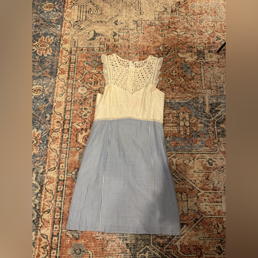 🌸 Lilly Pulitzer Eyelet & Seersucker Dress – Size 8 🌸